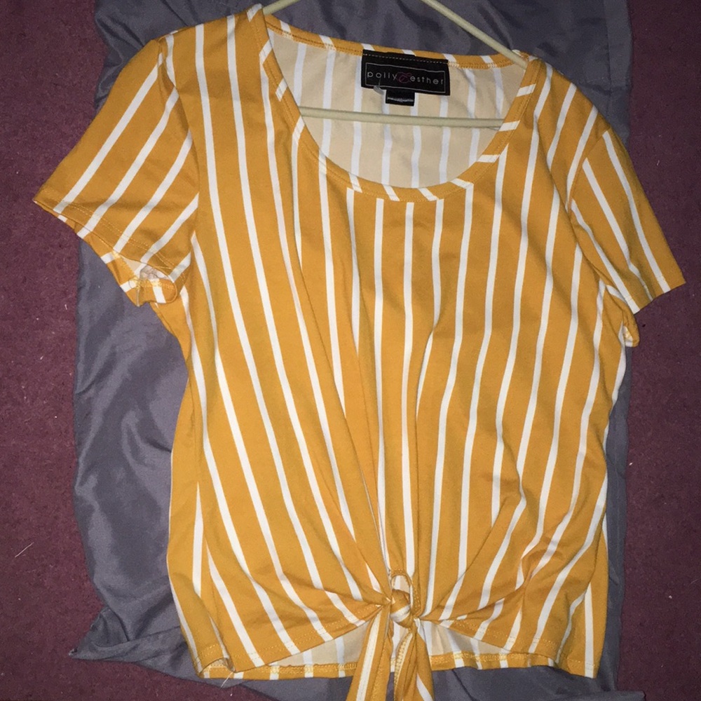 Really cute NEVER WORN crop top